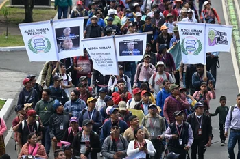Indígenas guatemaltecos participan de las marchas y cortes de ruta para exigir la renuncia de la fiscal general Consuelo Porras