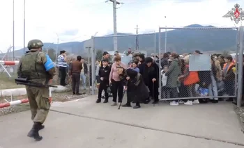 Tras la rendición de los separatistas pro armenios, Rusia supervisa la evacuación de civiles del enclave de Nagorno-Karabaj