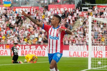 El delantero Savio, del Girona, festeja su gol