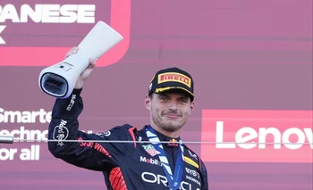Verstappen en Japón con un trofeo muy especial