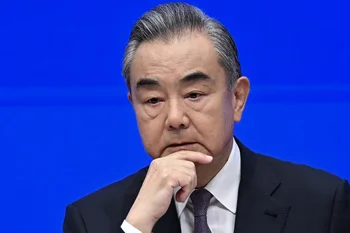 Wang Yi dijo que China se opondrá a la expansión desenfrenada de las alianzas militares y a la reducción del espacio de seguridad de otros países. 