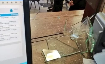 Hecho de violencia en el Saint Bois: usuaria rompió vidrio de farmacia