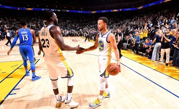 Draymond Green y Stephen Curry, de los Golden State Warriors, en el arranque de la temporada 2018/19 de la NBA