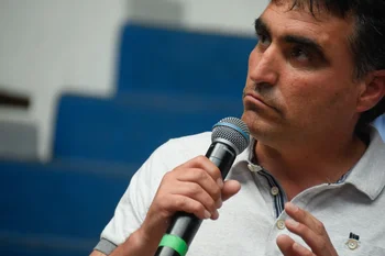 El intendente salteño, Andrés Lima, pidió este lunes suspender el retorno presencial de las clases en tres localidades de su departamento