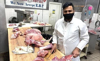 Shakeel Anjum trabaja en el Mercado de Carne Al Noor