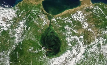 El lago de Maracaibo, en el occidente de Venezuela, ha sido símbolo de la industria petrolera y motor económico nacional y regional