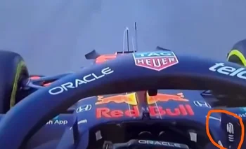 La bronca de Verstappen que le muestra el dedo mayor (en la marca anaranjada) a Hamilton luego de insultarlo en la pista
