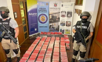 Incautación de 335 kilos de cocaína encontrados en un barco en el Puerto de Montevideo