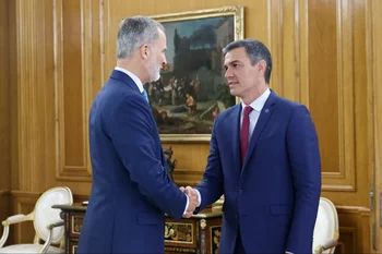 El Rey Felipe Vi y el presidente en funciones, Pedro Sánchez, en el Palacio de la Zarzuela.