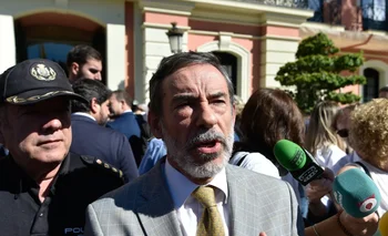El delegado del Gobierno, Francisco Jiménez, ha confirmado que queda una persona desaparecida.
