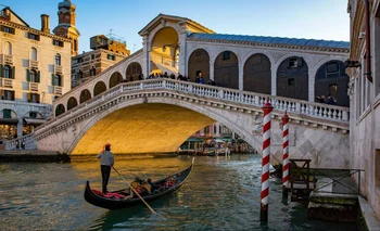 Cientos de lugareños se van de Venecia cada año porque millones de turistas vienen.