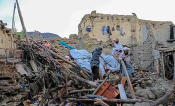 El número estimado por las autoridades se basa en la cantidad de habitantes de las aldeas afectadas y convertidas en escombros.