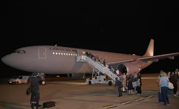 El avión con españoles de Israel, aterrizado en Torrejón de Ardoz.