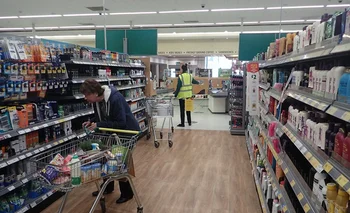 Los supermercados británicos enfrentan una ola inédita de robos de comida y bebidas, muchas veces realizados por gente afectada por el alto costo de vida