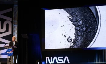 “Esta es la muestra de asteroide rica en carbono más grande jamás regresada a la Tierra”, dijo el jefe de la NASA, Bill Nelson. 