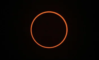 La Luna se cruzó en frente del Sol durante el eclipse solar de este 14 de octubre