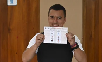 El joven empresario Daniel Noboa se impone a Luisa González con casi la mitad de los votos escrutados