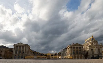 El Palacio de Versalles fue otra vez amenazado en momentos que Francia declaró el estado de “emergencia atentado”.