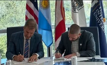 Martín redrado firmó acuerdos con la Universidad Internacional de Florida 