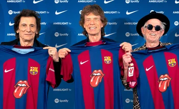 Los Rolling Stones con la camiseta de Barcelona