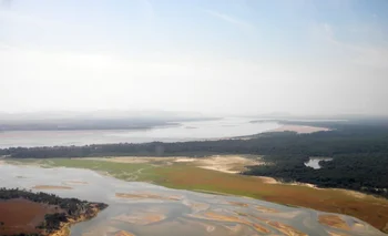 Si los desechos contaminantes de una planta venezolana de explotación de bauxita llegan al río Orinoco se puede producir una catástrofe ecológica.