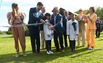 El presidente Lacalle Pou inaugurando el centro de visitantes del Bioparque.