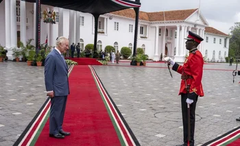 "Hubo aberrantes e injustificables actos de violencia contra kenianos mientras libraban (...) una penosa batalla por la independencia y la soberanía", dijo el rey británico en Nairobi.