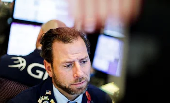 Wall Street cerró la semana con fuerte baja por temor a nueva variante del covid-19. 