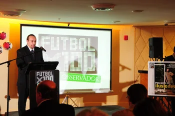 Luis Eduardo Inzaurralde, Editor de Referí, en la presentación de Fútbolx100 en 2013