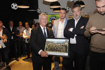 Peñarol acaparó gran parte de los premios de Fútbolx100 en 2018
