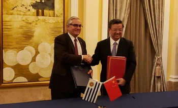 Enzo Benech junto al ministro de Aduanas chino, Ni Yuefeng.