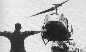 Helicópteros Huey (Bell UH-1 Iroquois) para transporte de tropas estadounidenses