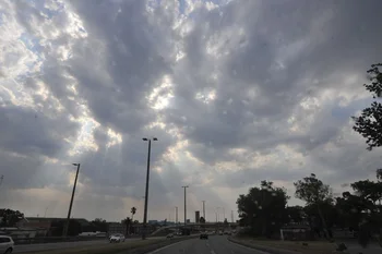 En el área metropolitana, el Instituto Uruguayo de Meteorología (Inumet) espera un día nuboso y cubierto con probables precipitaciones aisladas y neblinas