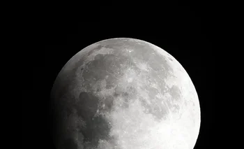 Eclipse lunar parcial registrado en Uruguay.