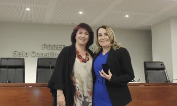 A la izquierda, la ministra de la Suprema Corte Elena Martínez Risso y a la derecha Doris Morales, ministra del Tribunal de Apelaciones