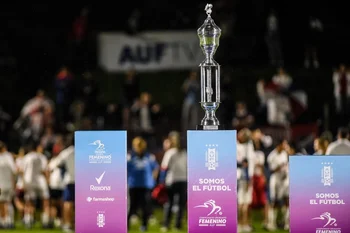 Trofeo del Campeonato de Primera División del fútbol femenino