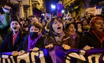 Mujeres se movilizaron en Estambul este 25 de noviembre en el marco del Día contra la violencia hacia la mujer