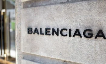 Balenciaga eliminó las imágenes y aseguró que está tomando medidas contra los responsables de la imágenes