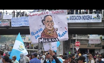Los manifestantes exigían la renuncia de la fiscal Porras, el fiscal Curruchiche y el juez Orellana