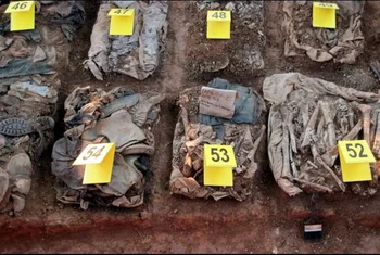 Restos exhumados de los campesinos asesinados en la masacre de Dos Erres por militares guatemaltecos