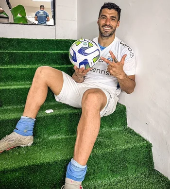 Luis Suárez, los tres goles y la pelota