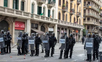 Un centenar de policías nacionales y guardias civiles se han concentrado hoy en Barcelona.