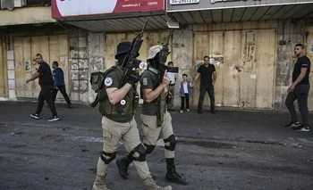 Dos yihadistas palestinos en Yenín, Cisjordania, donde las incursiones israelíes cobraron la vida de 180 personas desde que se inició el conflicto.
