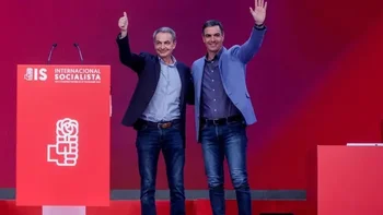 El presidente Pedro Sánchez y el socialista José Luis Rodríguez Zapatero.