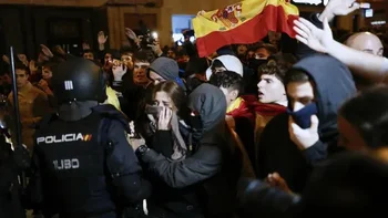 Refriega entre la Policía y manifestantes en Madrid.