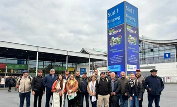 La delegación de Uruguay en uno de los accesos al predio de exposiciones en Hannover.