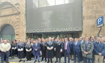 Concentración jueces a las puertas de los Juzgados de Salamanca
