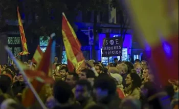 Protesta contra la amnistía ante la sede del PSOE
