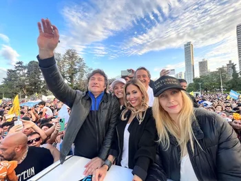 Milei en Rosario dijo que Argentina se debate entre "populismo" o "república"