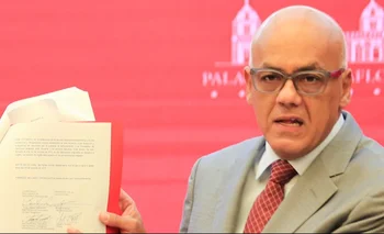 Jorge Rodríguez, el jefe de la Asamblea legislativa venezolana, dijo que la UE debe levantar las sanciones contra su país si quiere ser observadora del proceso electoral.